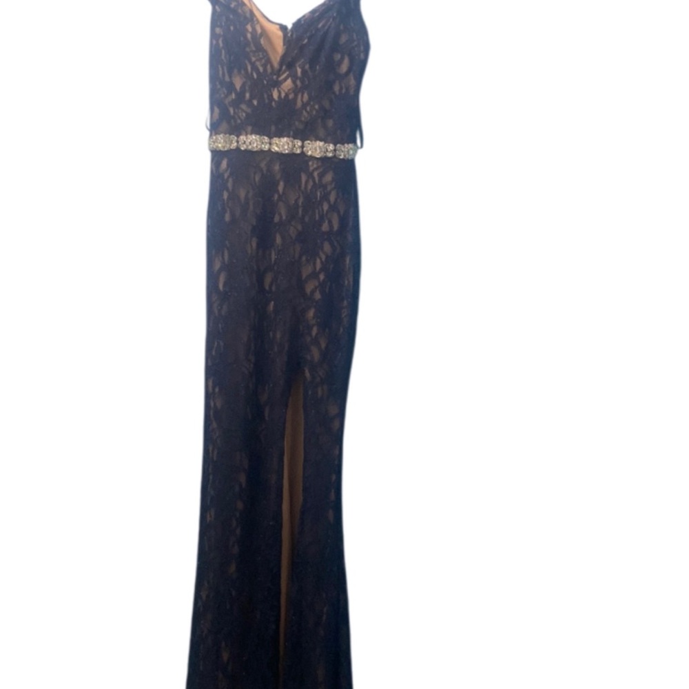 Elegant Lace Evening Gown